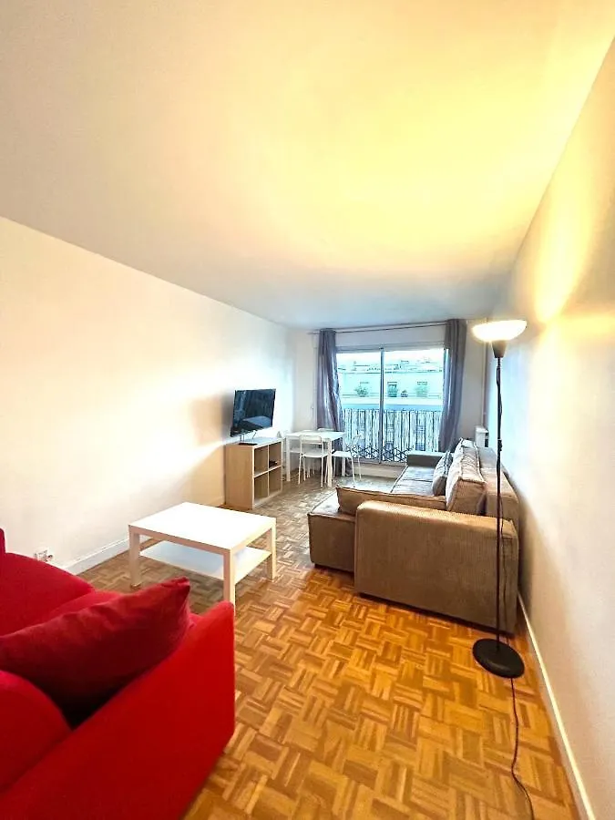 Apartments Tour Eiffel Entrepreneur Paris contacts